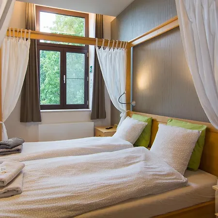 Het Dorpshuys - Vakantiewoning Tot 12 Personen Maaseik Exterior foto